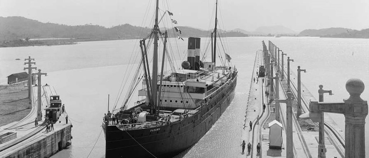 Pedro Miguel Locks, approach from lake, Panama Canal (Library of Congress) https://www.loc.gov/item/2016814121/!''