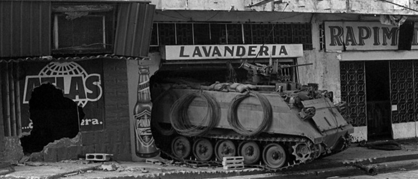 A U.S. Army M-113 armored personnel carrier during Operation Just Cause (NARA) https://nara.getarchive.net/media/a-us-army-m-113-armored-personnel-carrier-guards-a-street-near-the-destroyed-74472d!''